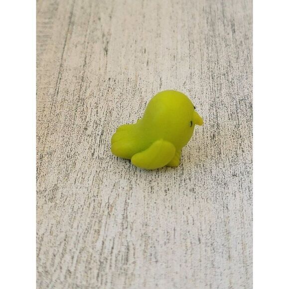 Miniature rubber green bird parrot pet accessory doll toy‎ figure - Picture 2 of 5